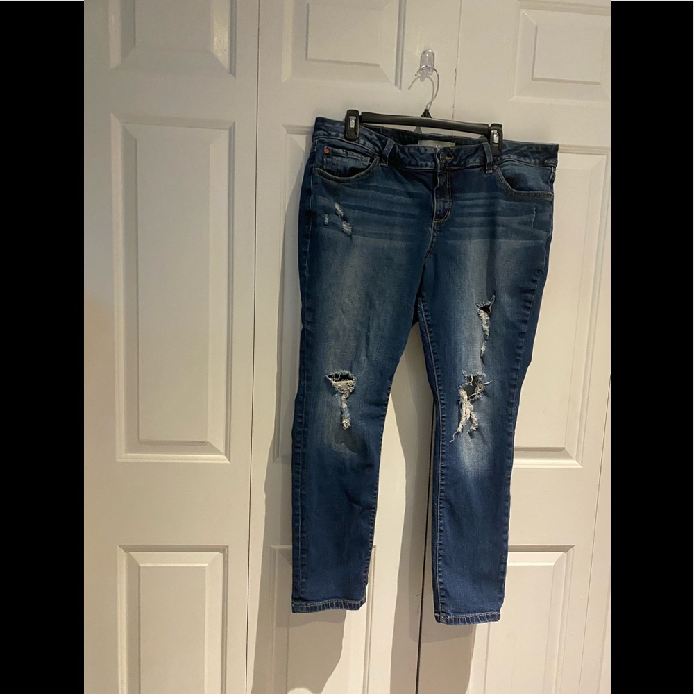 Ripped faded curvy jeans look by Slink